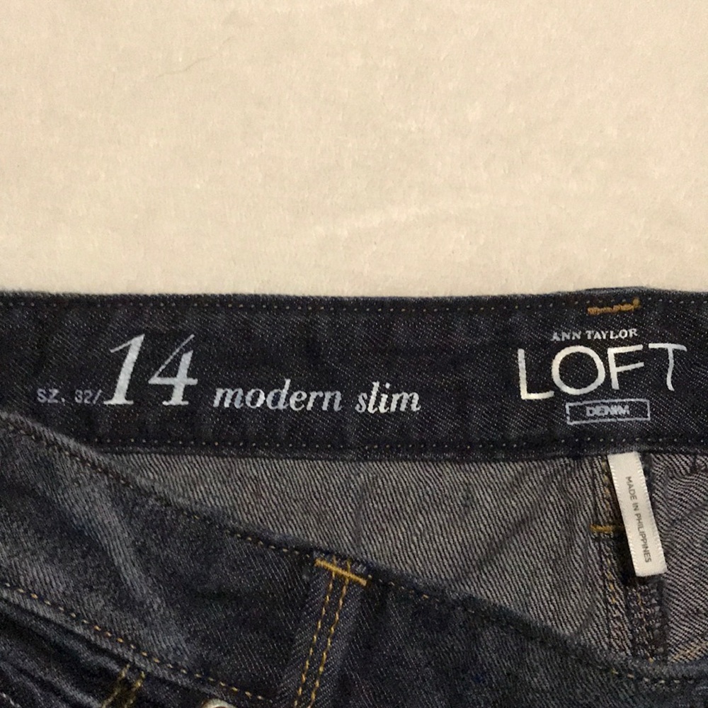 Stylish Ripped Jeans - Picture 2 of 4